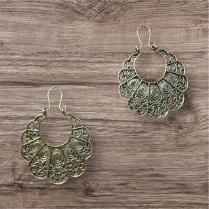 Elegant Gold Filigree Hoop Earrings
